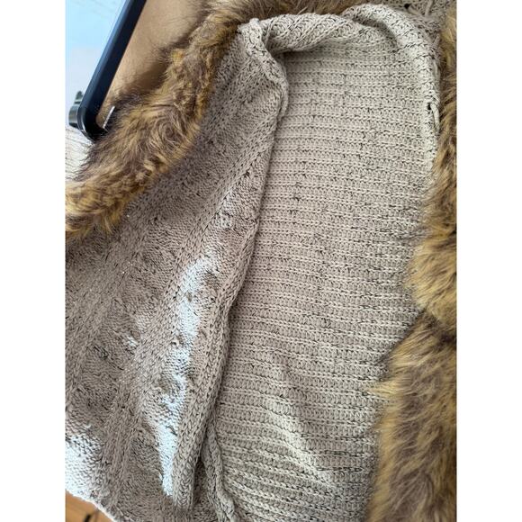 Chunky Knit Cardigan Sweater Faux Fur Trim Collar Cozy oversize Beige Women M/L - Picture 6 of 8
